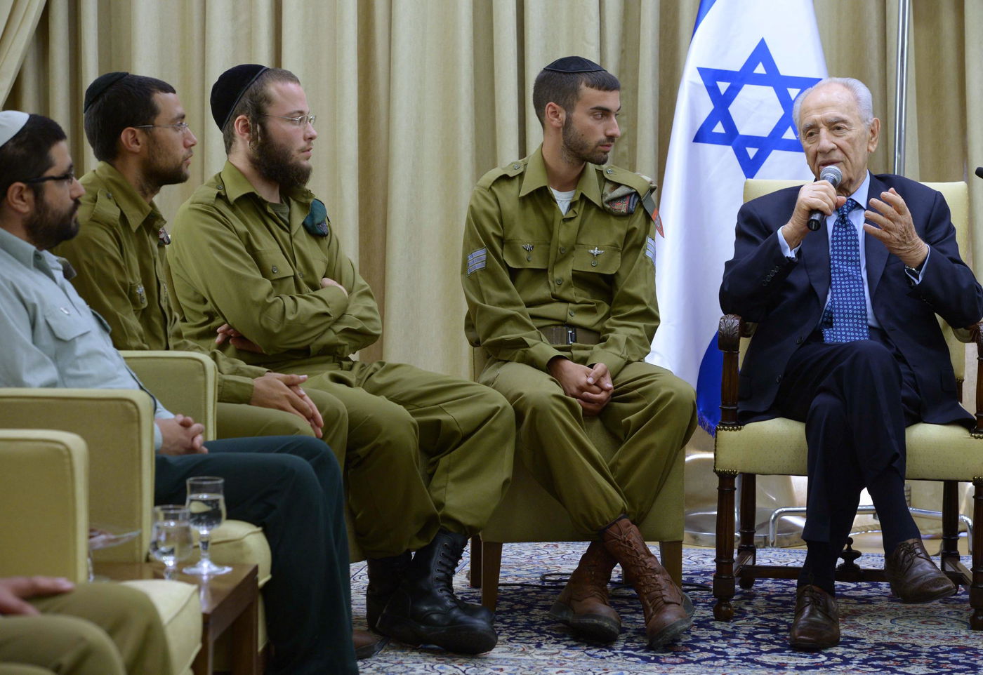 פרס לחיילים חרדים: "שליחי מצווה, כל העם גאה בכם"