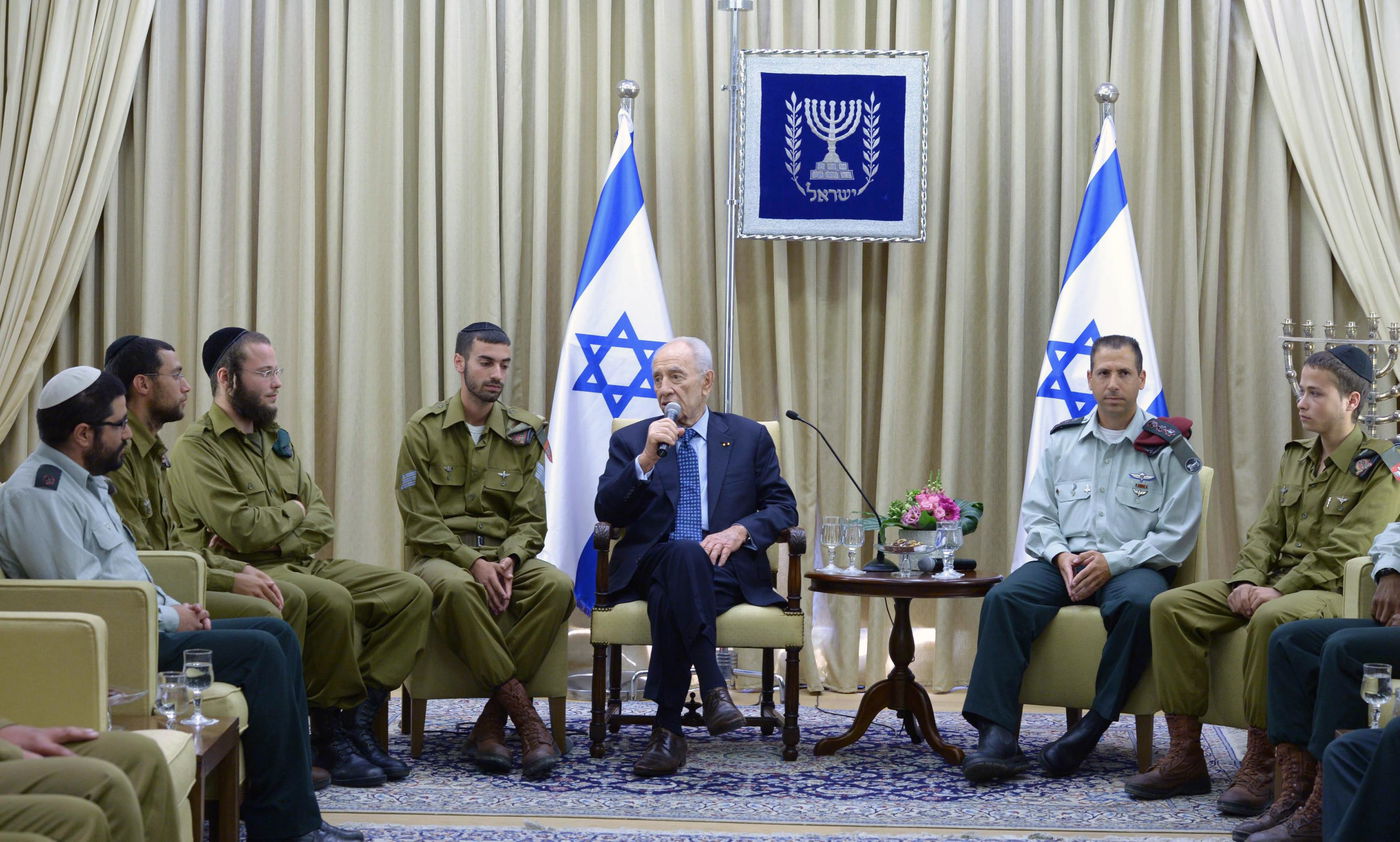 פרס לחיילים חרדים: "שליחי מצווה, כל העם גאה בכם"