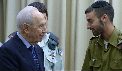 נשיא המדינה שמעון פרס והחיילים החרדים, הצהריים