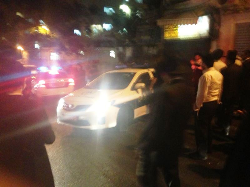 מאה שערים: תושבים התגודדו סביב חייל חרדי