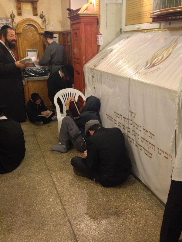 קינות בציון רבי נחמן באומן • תמונות