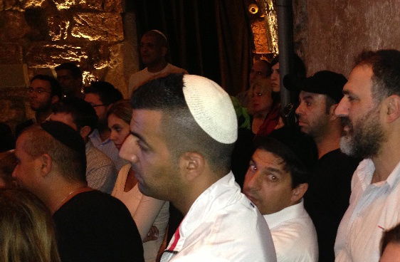 ליל תשעה באב בכותל: אומנים מתל-אביב בקודש הקודשים