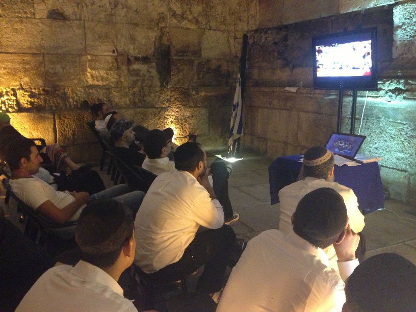 ליל תשעה באב בכותל: אומנים מתל-אביב בקודש הקודשים