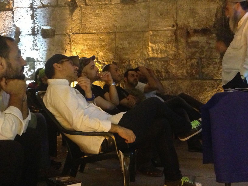 ליל תשעה באב בכותל: אומנים מתל-אביב בקודש הקודשים