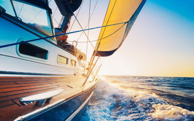 בת 70 שטה לבדה בסירה מסביב לעולם