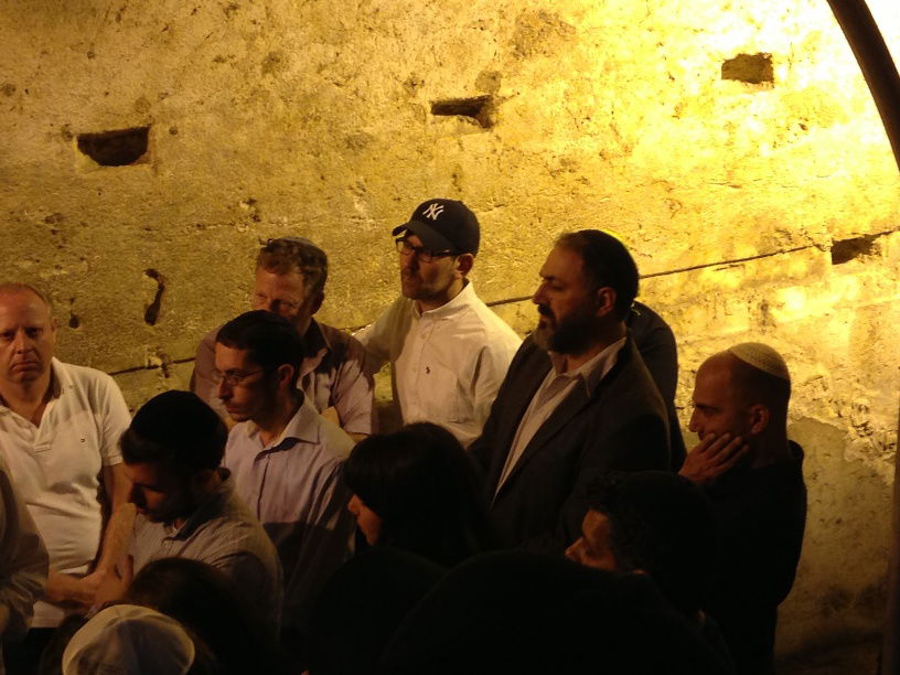 ליל תשעה באב בכותל: אומנים מתל-אביב בקודש הקודשים