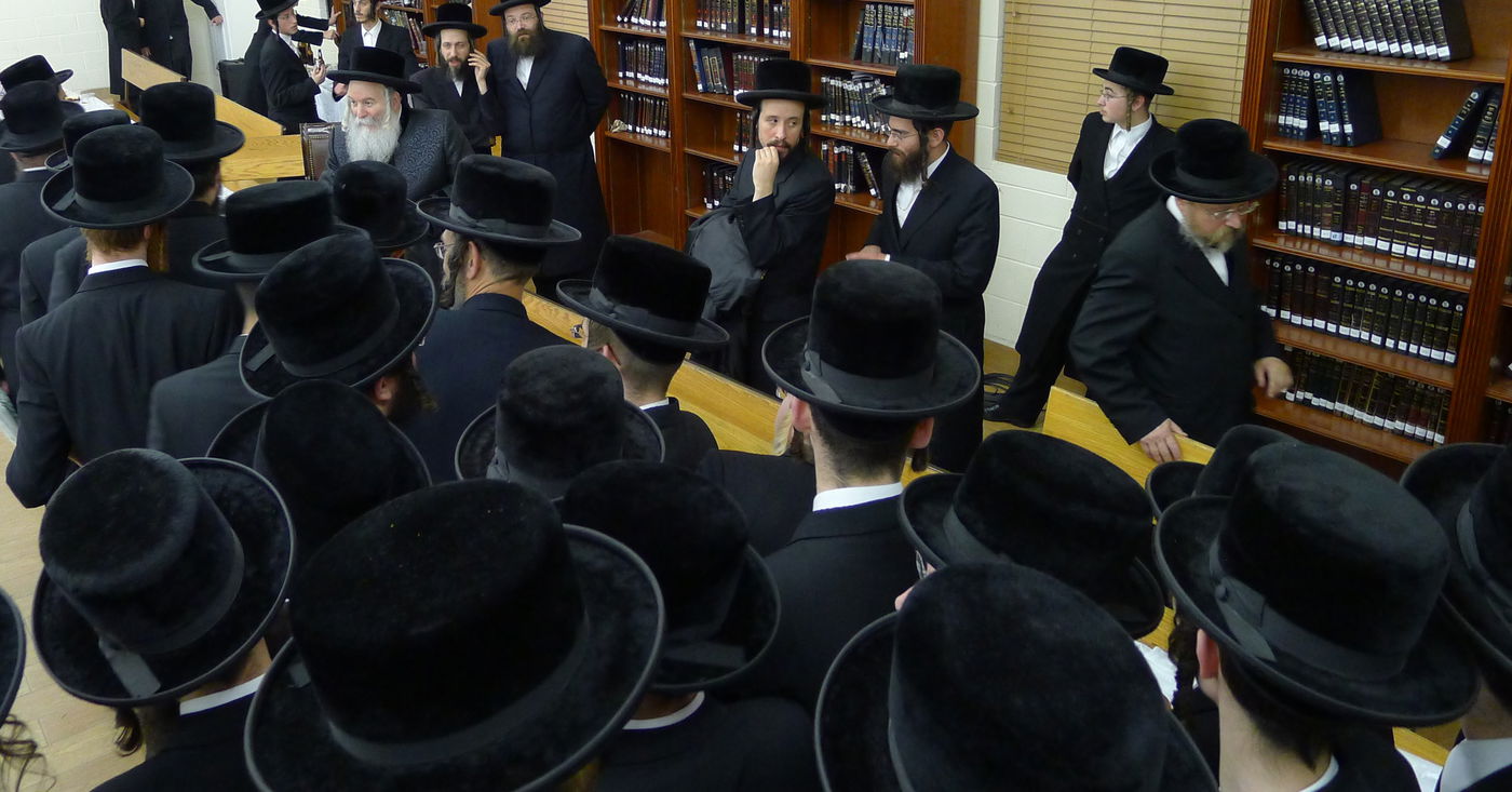 האדמו"ר מבאבוב ערך טיש יארצייט בקאנטרי • תמונות