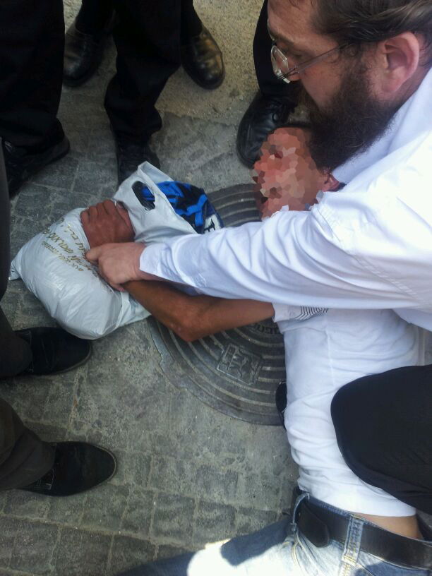 גנב נלכד בשכונת גאולה והועבר למשטרה • צפו