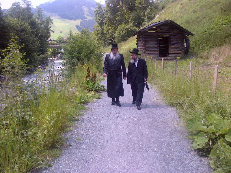 תמונות: הרבי מנדבורנה נופש באוסטריה