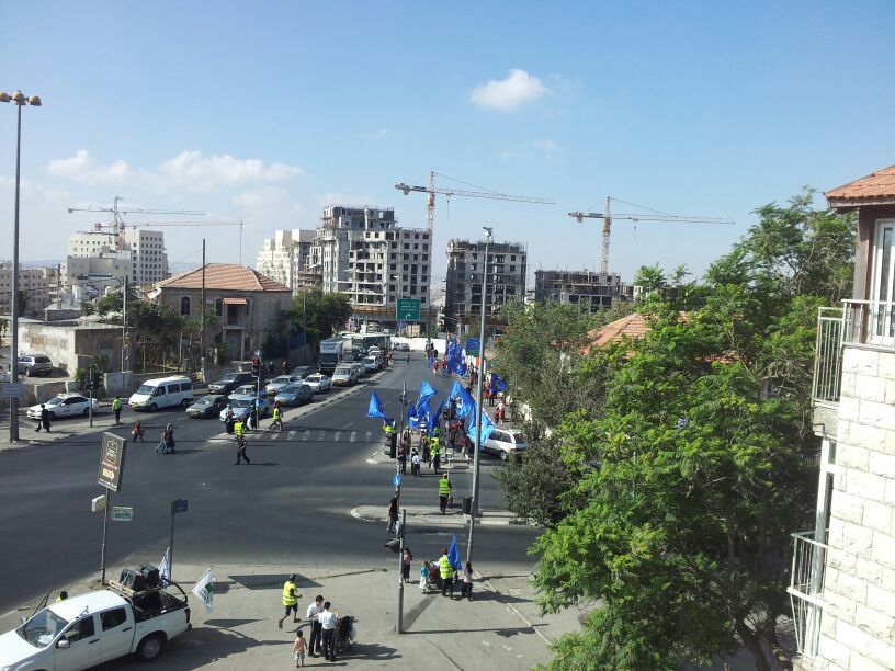 קיבוצניקים הגיעו לשכונת גאולה; המטרה: להגן על חיילים חרדים