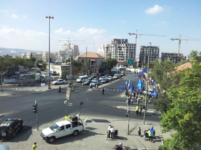 קיבוצניקים הגיעו לשכונת גאולה; המטרה: להגן על חיילים חרדים