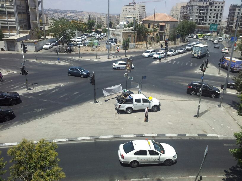 קיבוצניקים הגיעו לשכונת גאולה; המטרה: להגן על חיילים חרדים