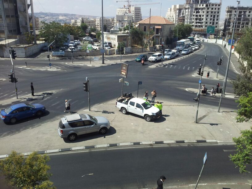 קיבוצניקים הגיעו לשכונת גאולה; המטרה: להגן על חיילים חרדים