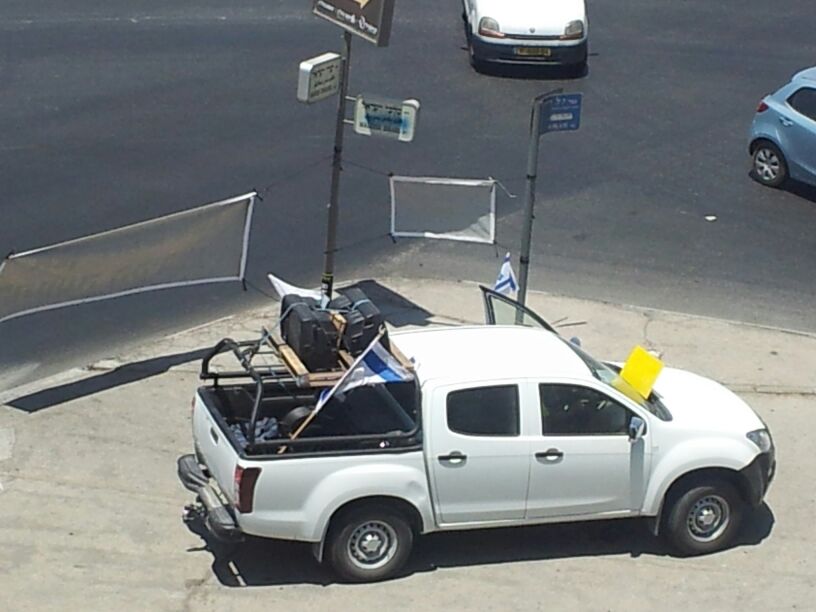 קיבוצניקים הגיעו לשכונת גאולה; המטרה: להגן על חיילים חרדים