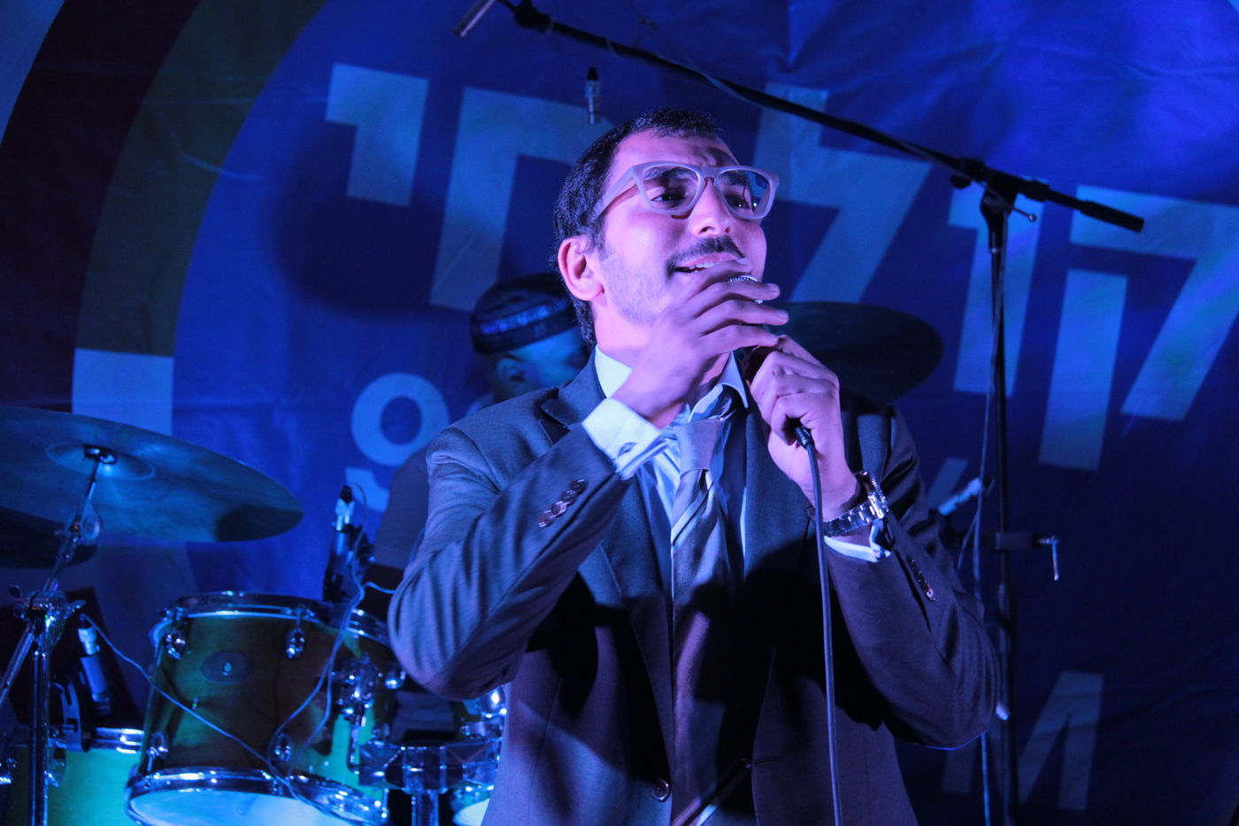 צפו: מנחם טוקר פותח את בין הזמנים