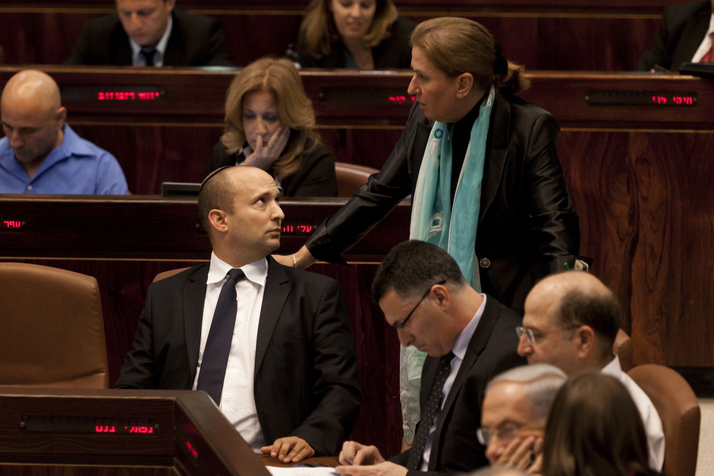 אזיקים וקריעה • תיעוד מהדיון הסוער בכנסת על חוק הגיוס