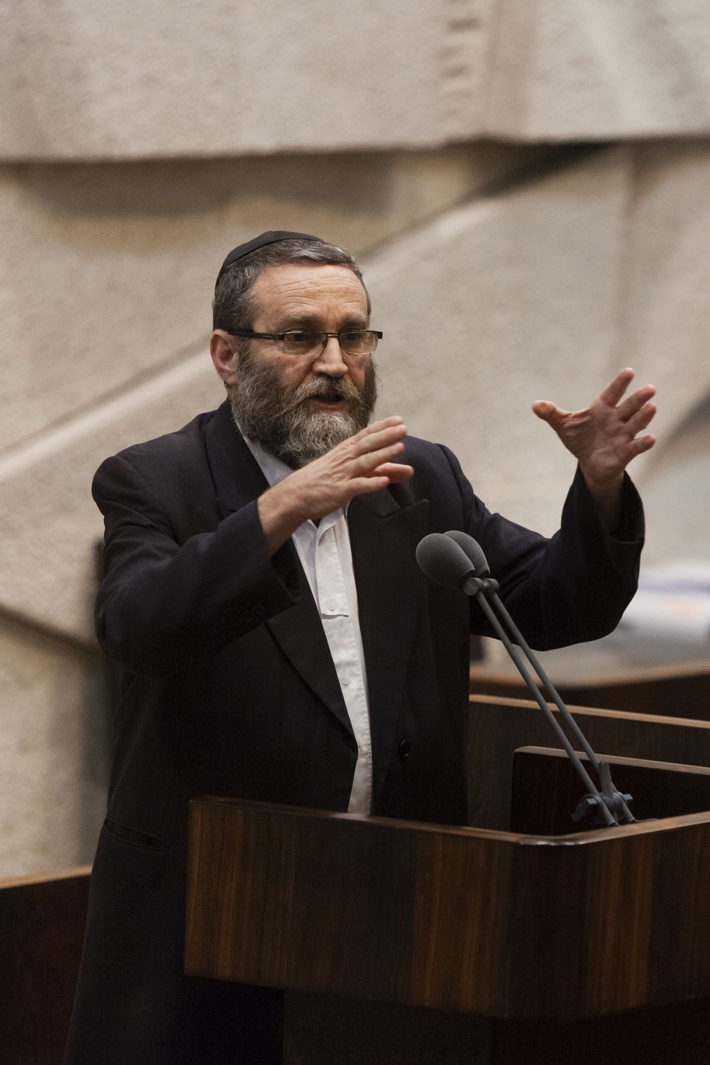 אזיקים וקריעה • תיעוד מהדיון הסוער בכנסת על חוק הגיוס