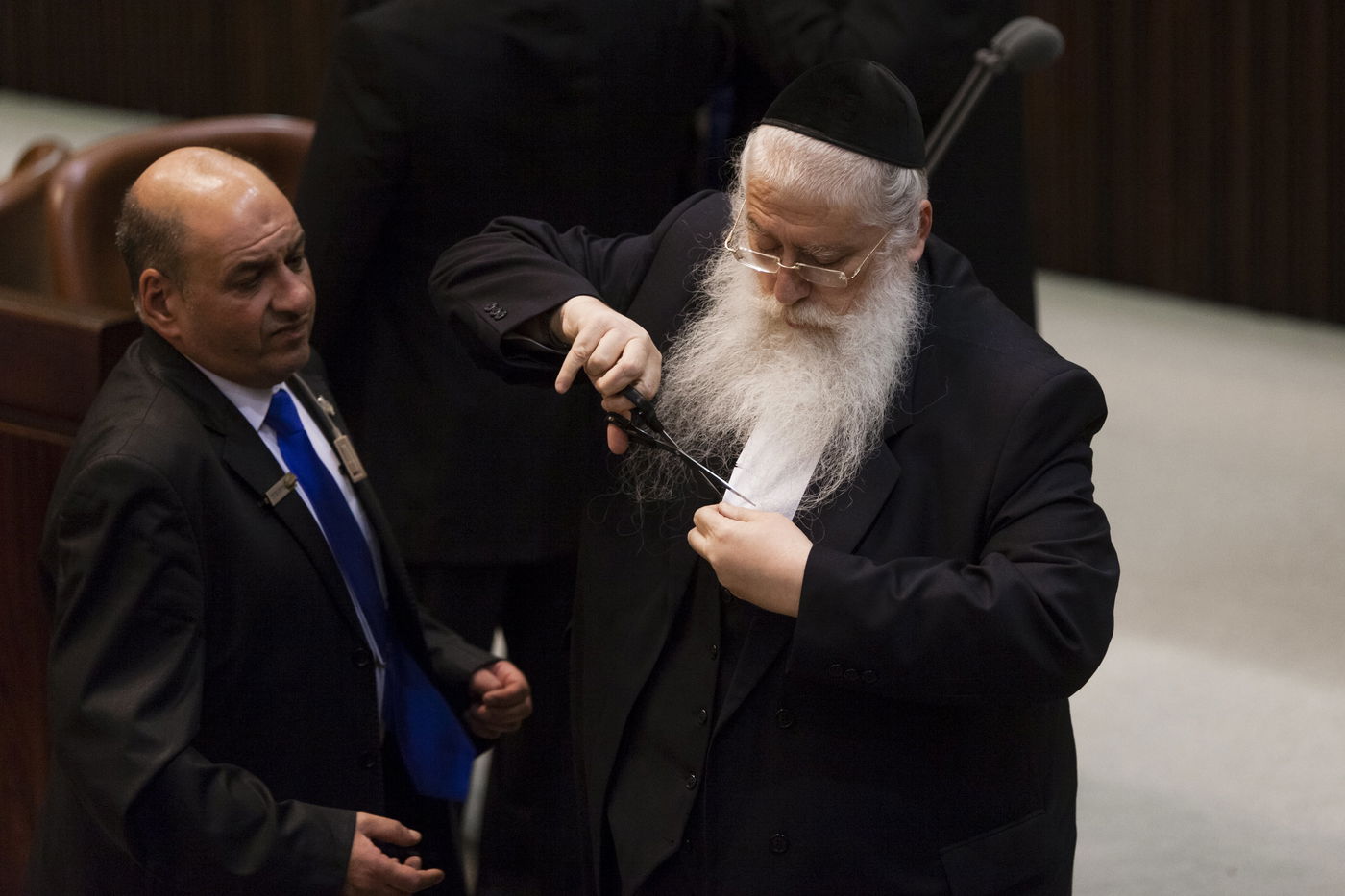 אזיקים וקריעה • תיעוד מהדיון הסוער בכנסת על חוק הגיוס