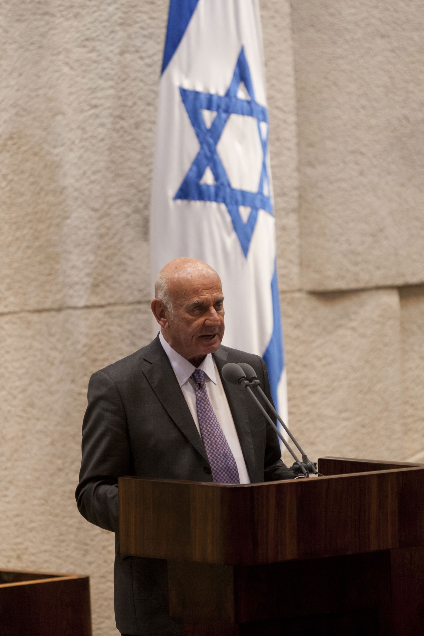 אזיקים וקריעה • תיעוד מהדיון הסוער בכנסת על חוק הגיוס