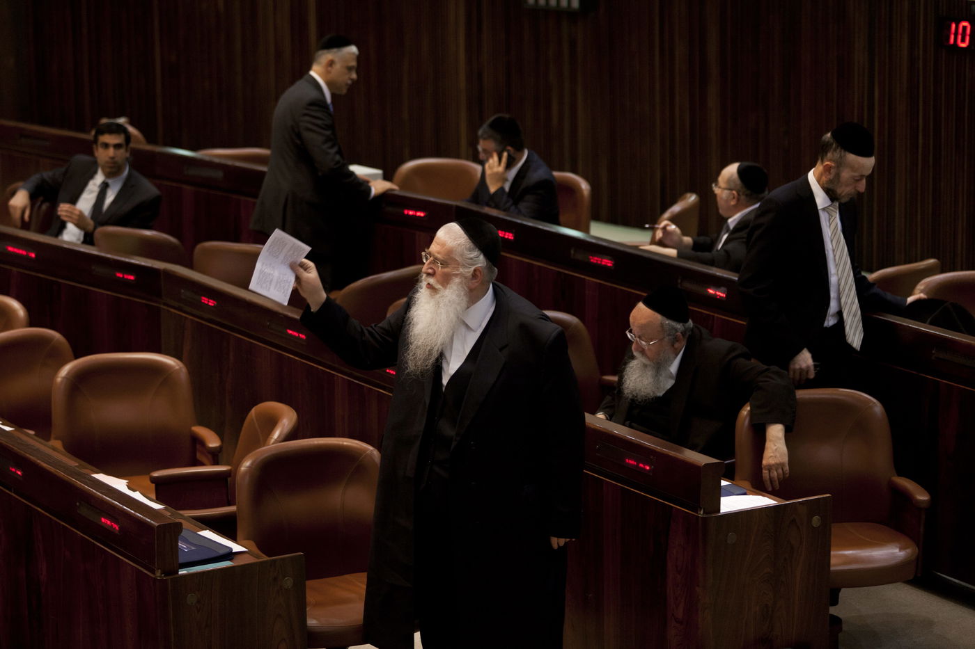 אזיקים וקריעה • תיעוד מהדיון הסוער בכנסת על חוק הגיוס