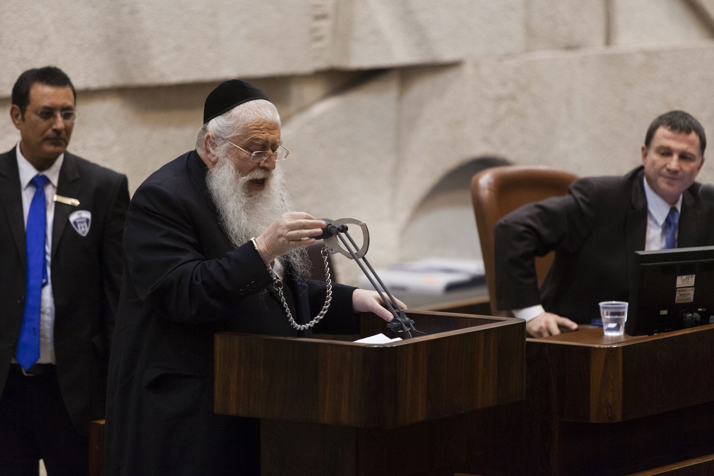 אזיקים וקריעה • תיעוד מהדיון הסוער בכנסת על חוק הגיוס