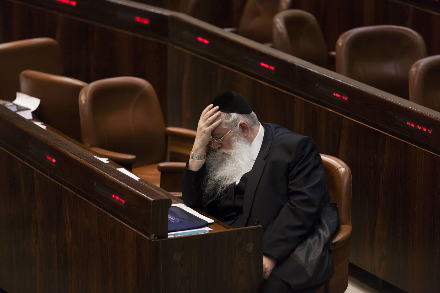 אזיקים וקריעה • תיעוד מהדיון הסוער בכנסת על חוק הגיוס