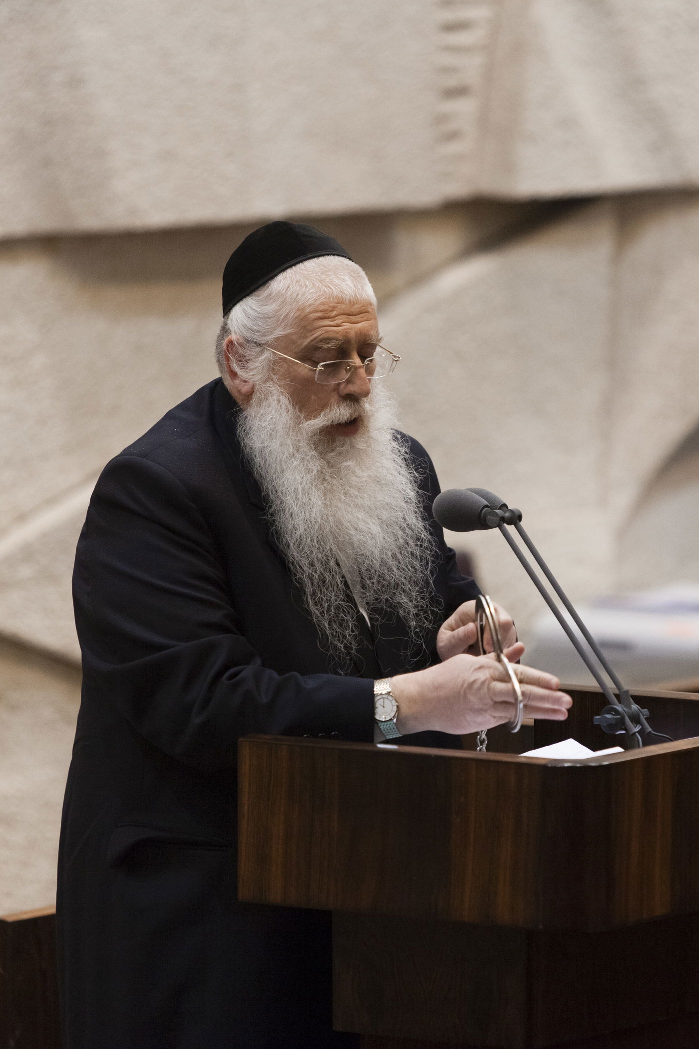 אזיקים וקריעה • תיעוד מהדיון הסוער בכנסת על חוק הגיוס