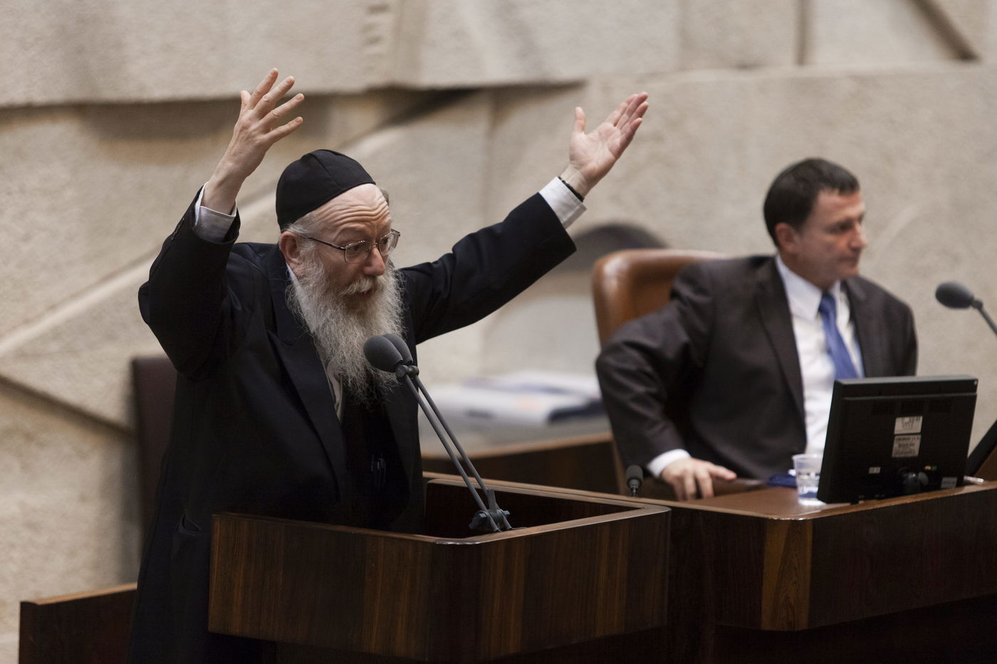 אזיקים וקריעה • תיעוד מהדיון הסוער בכנסת על חוק הגיוס