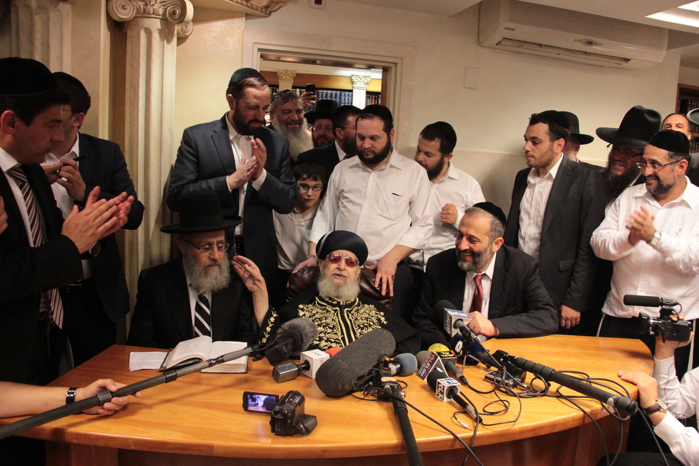 מרן הרב עובדיה יוסף: "כמעט נואשתי, רבי יצחק יהיה רב של כל ישראל"