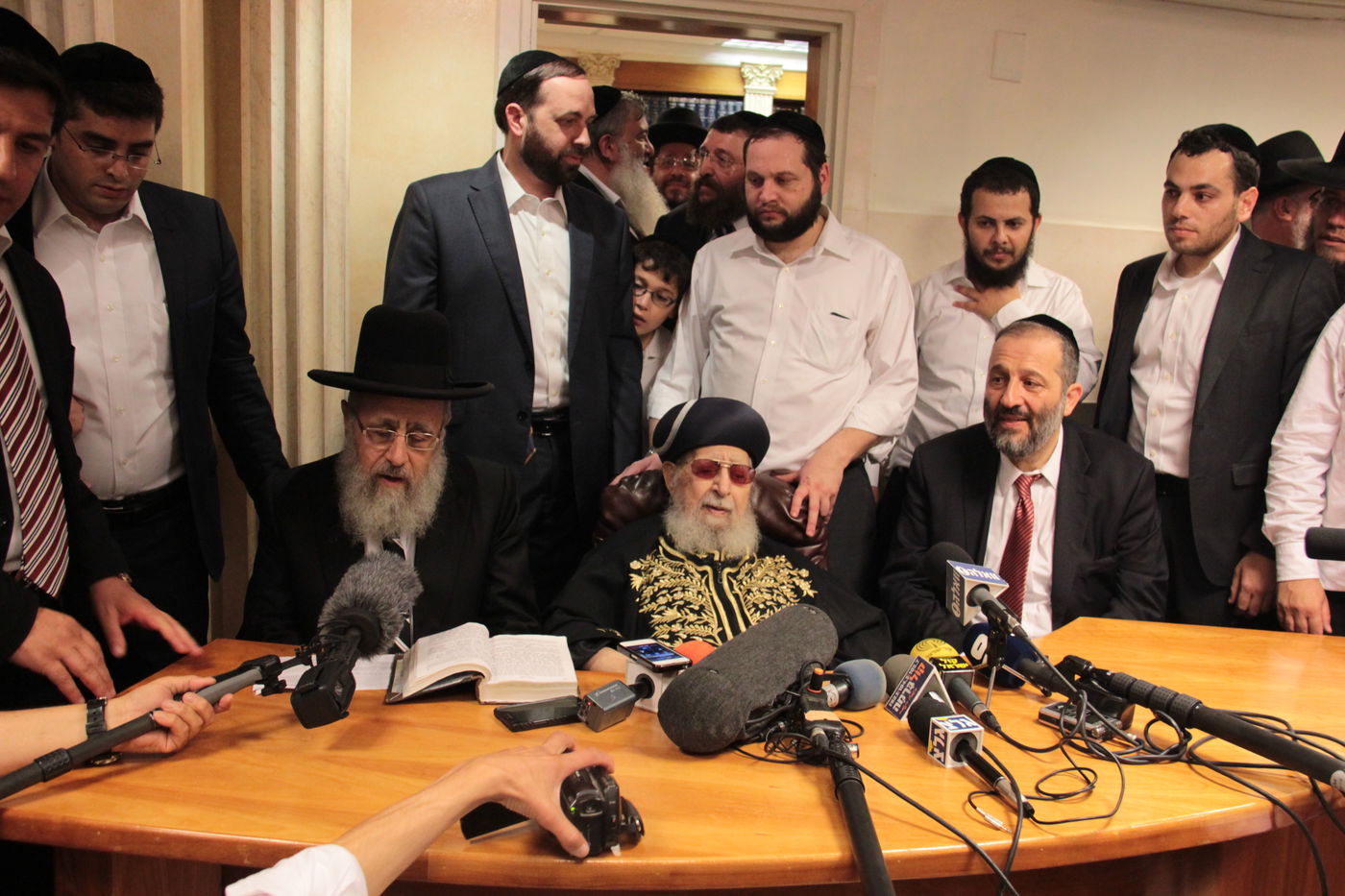 מרן הרב עובדיה יוסף: "כמעט נואשתי, רבי יצחק יהיה רב של כל ישראל"