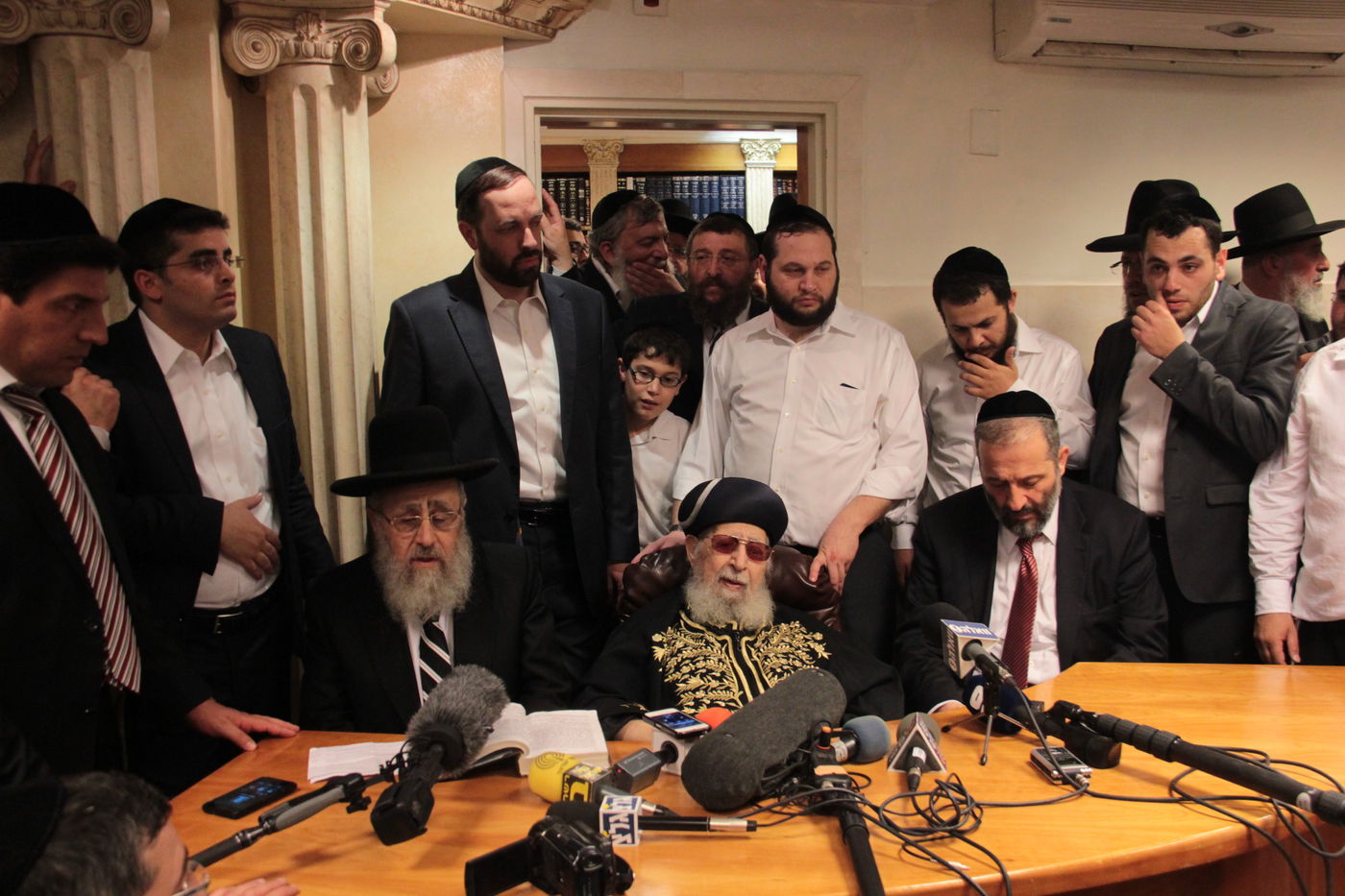 מרן הרב עובדיה יוסף: "כמעט נואשתי, רבי יצחק יהיה רב של כל ישראל"