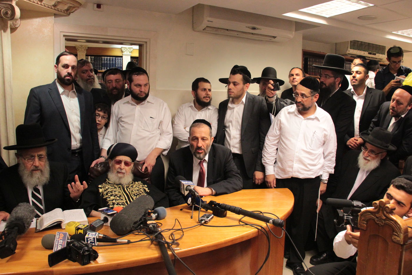 מרן הרב עובדיה יוסף: "כמעט נואשתי, רבי יצחק יהיה רב של כל ישראל"