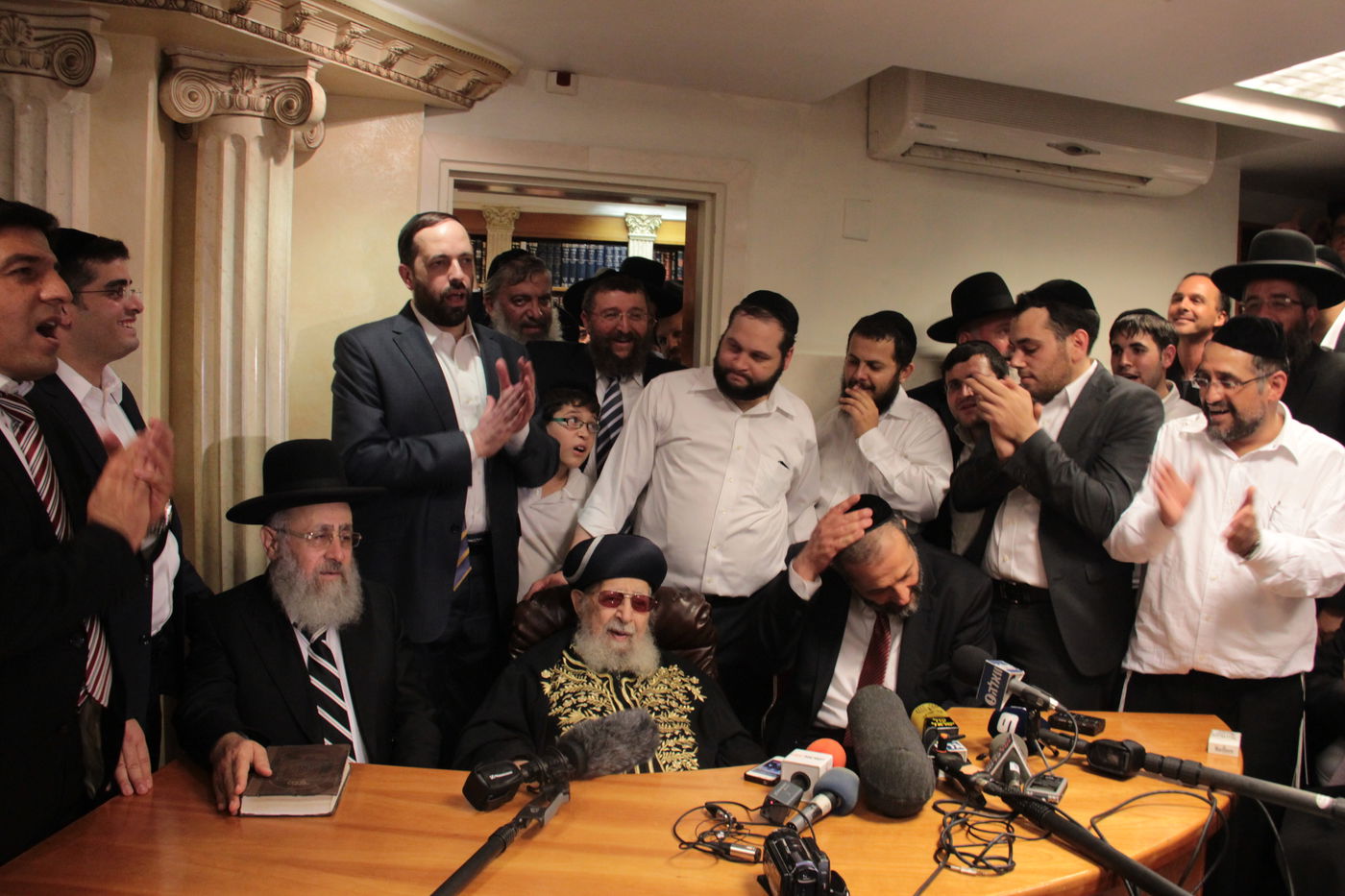 מרן הרב עובדיה יוסף: "כמעט נואשתי, רבי יצחק יהיה רב של כל ישראל"