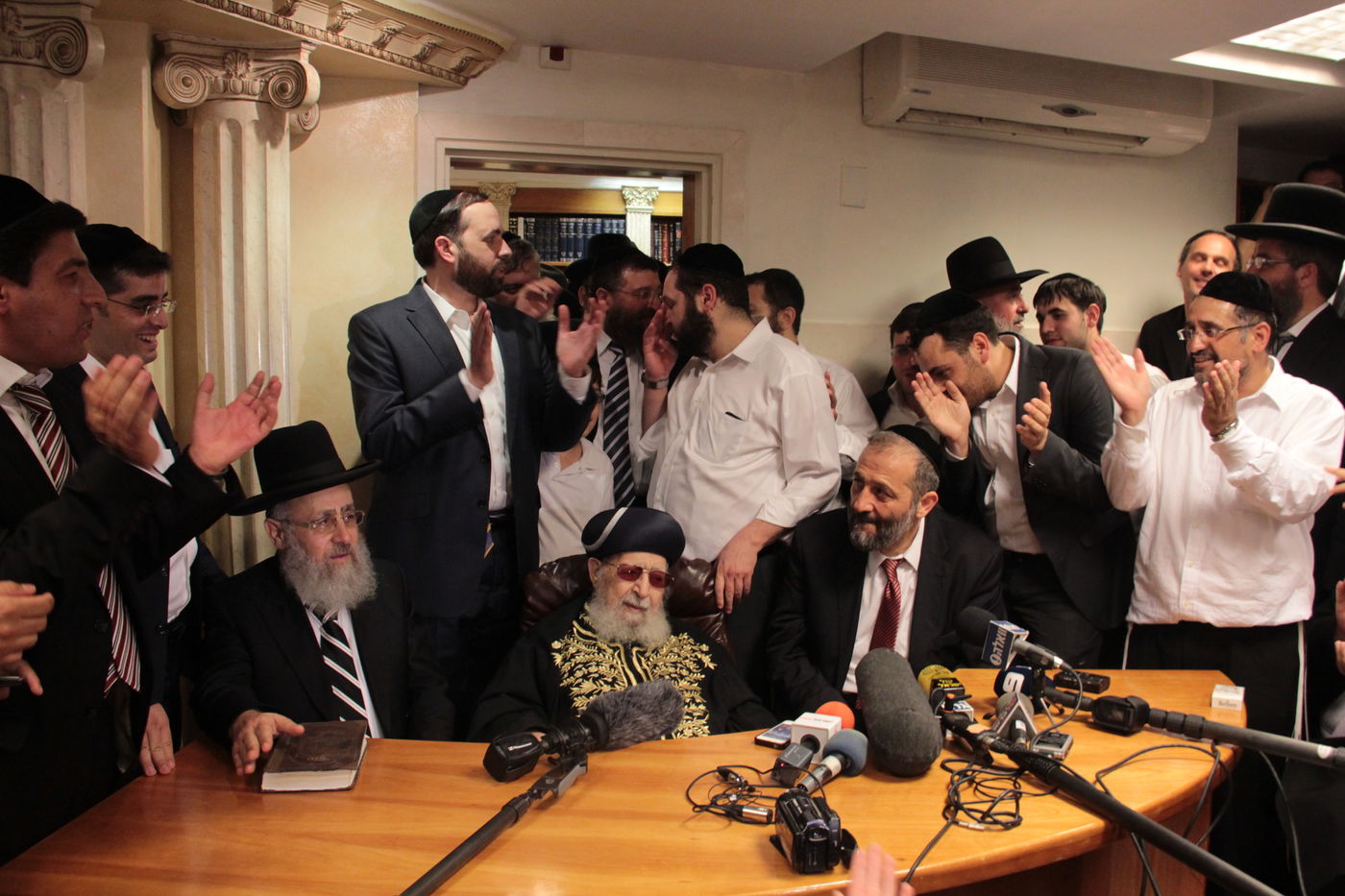 מרן הרב עובדיה יוסף: "כמעט נואשתי, רבי יצחק יהיה רב של כל ישראל"