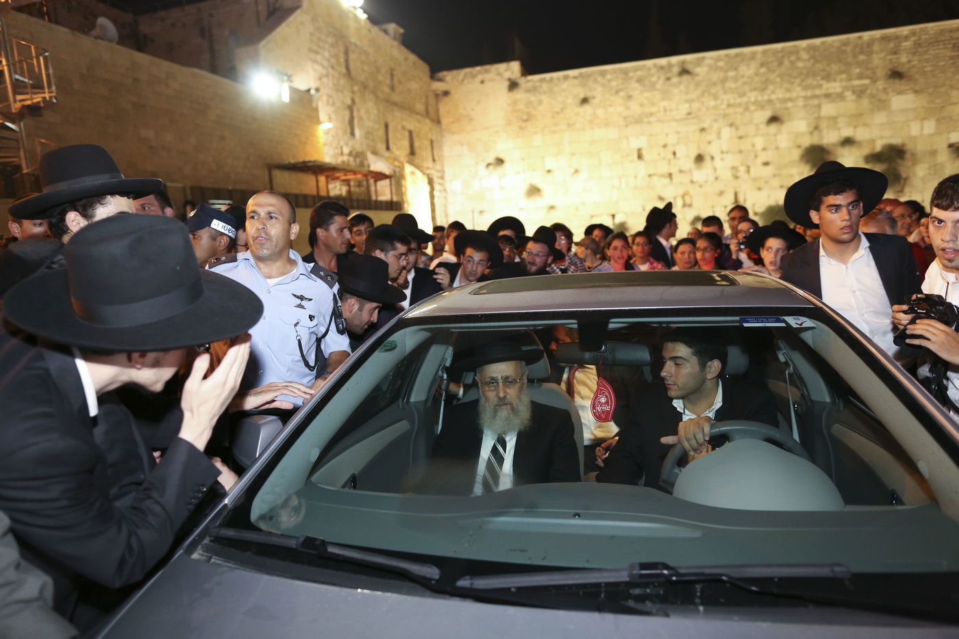 הראשון לציון נשא תפילת הודיה בכותל המערבי • תיעוד