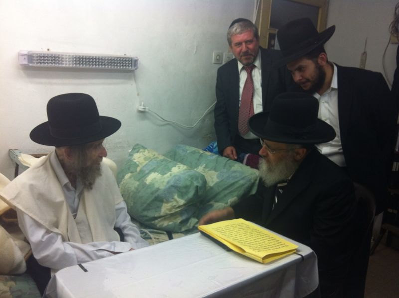 לאחר בחירתו: הרב יצחק יוסף התברך על ידי הגרא"יל שטיינמן