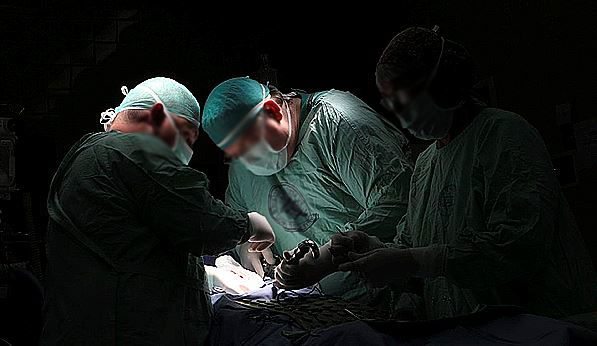 החולה הסופני תובע את הרופא על הונאה: נשארתי בחיים