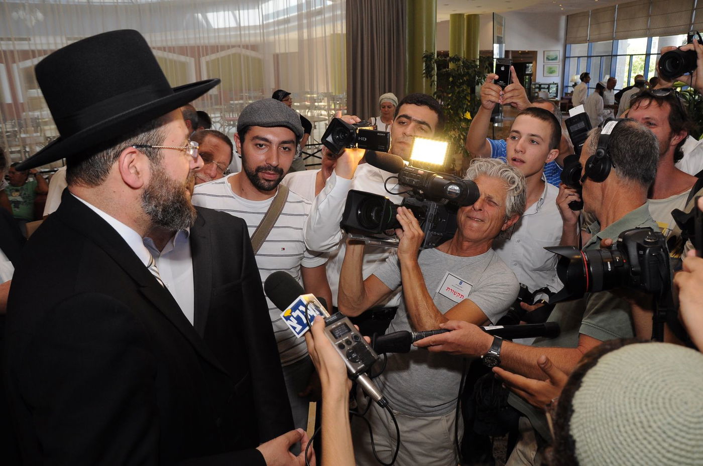 הרב לאו מתראיין לכתבים