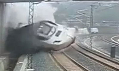 הרכבת מתרסקת