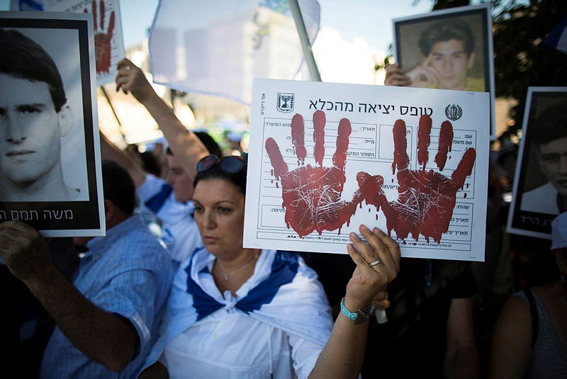 הפגנת המשפחות השכולות, הבוקר