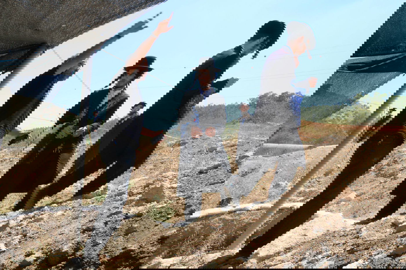 צפו: מפגינים חרדים מחו על 'חילול קברים' סמוך לשער הגיא