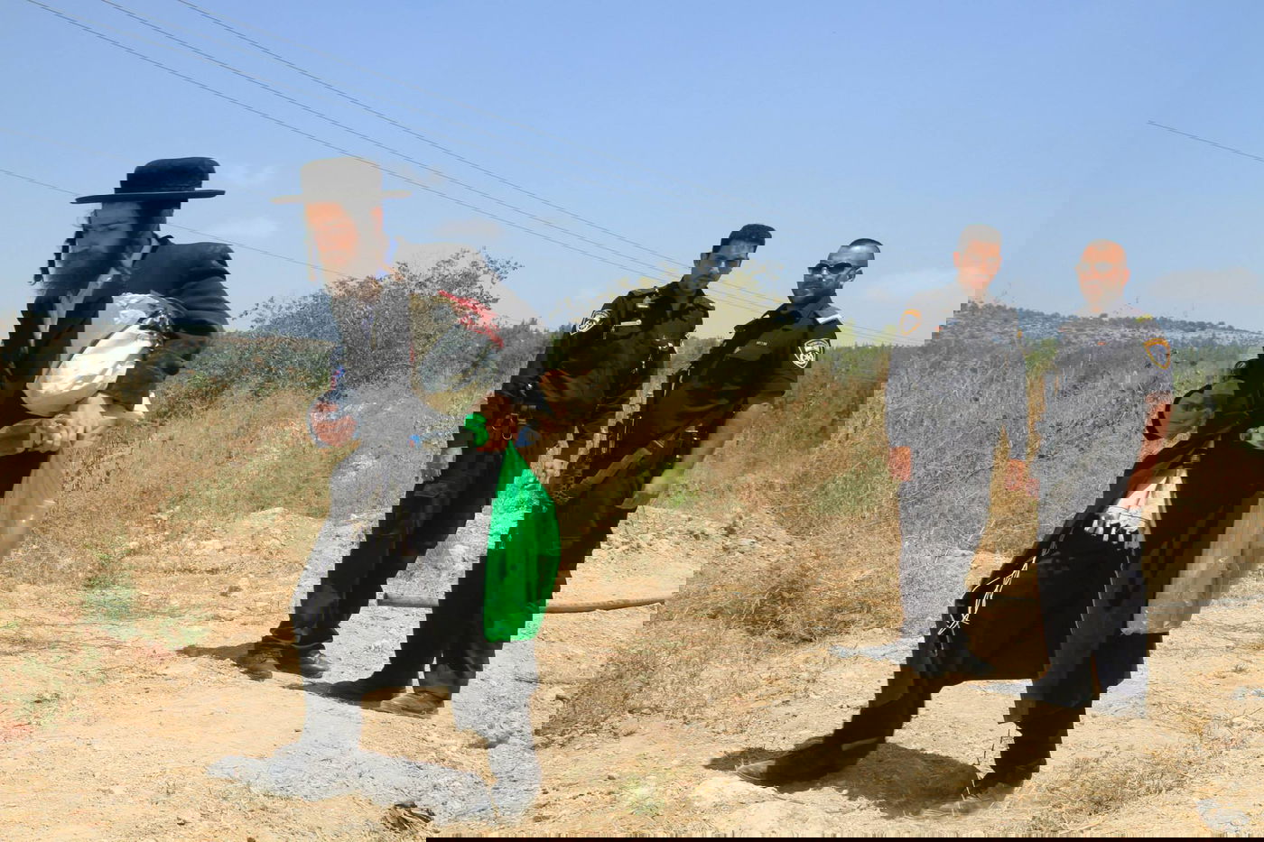 צפו: מפגינים חרדים מחו על 'חילול קברים' סמוך לשער הגיא