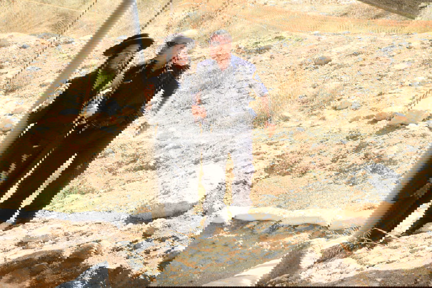 צפו: מפגינים חרדים מחו על 'חילול קברים' סמוך לשער הגיא