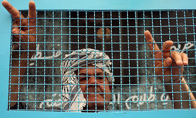 שחרור אסירים