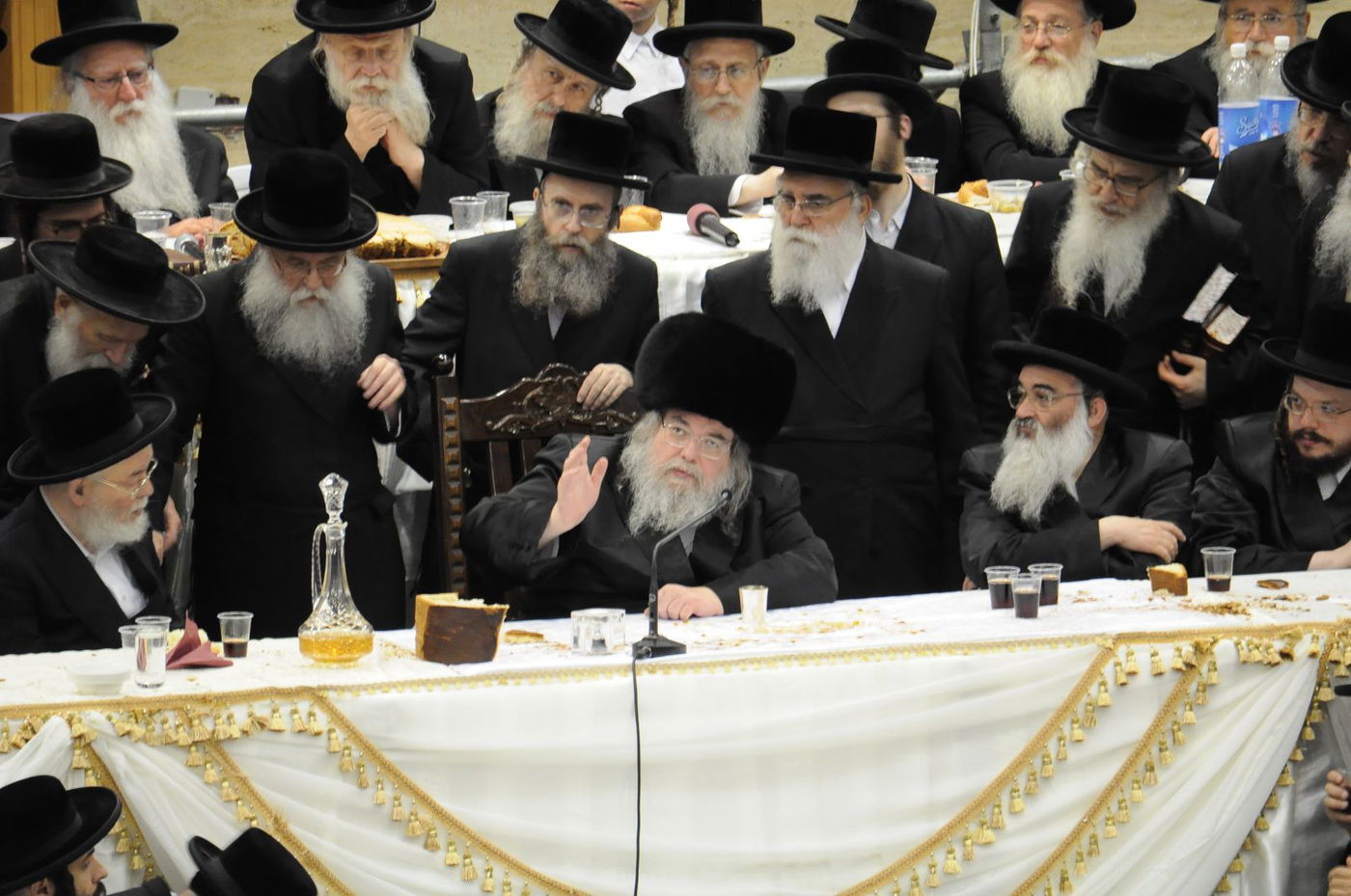 סגירת מעגל בבעלזא: חתונת הנכדה - בתאריך חתונת הנכד