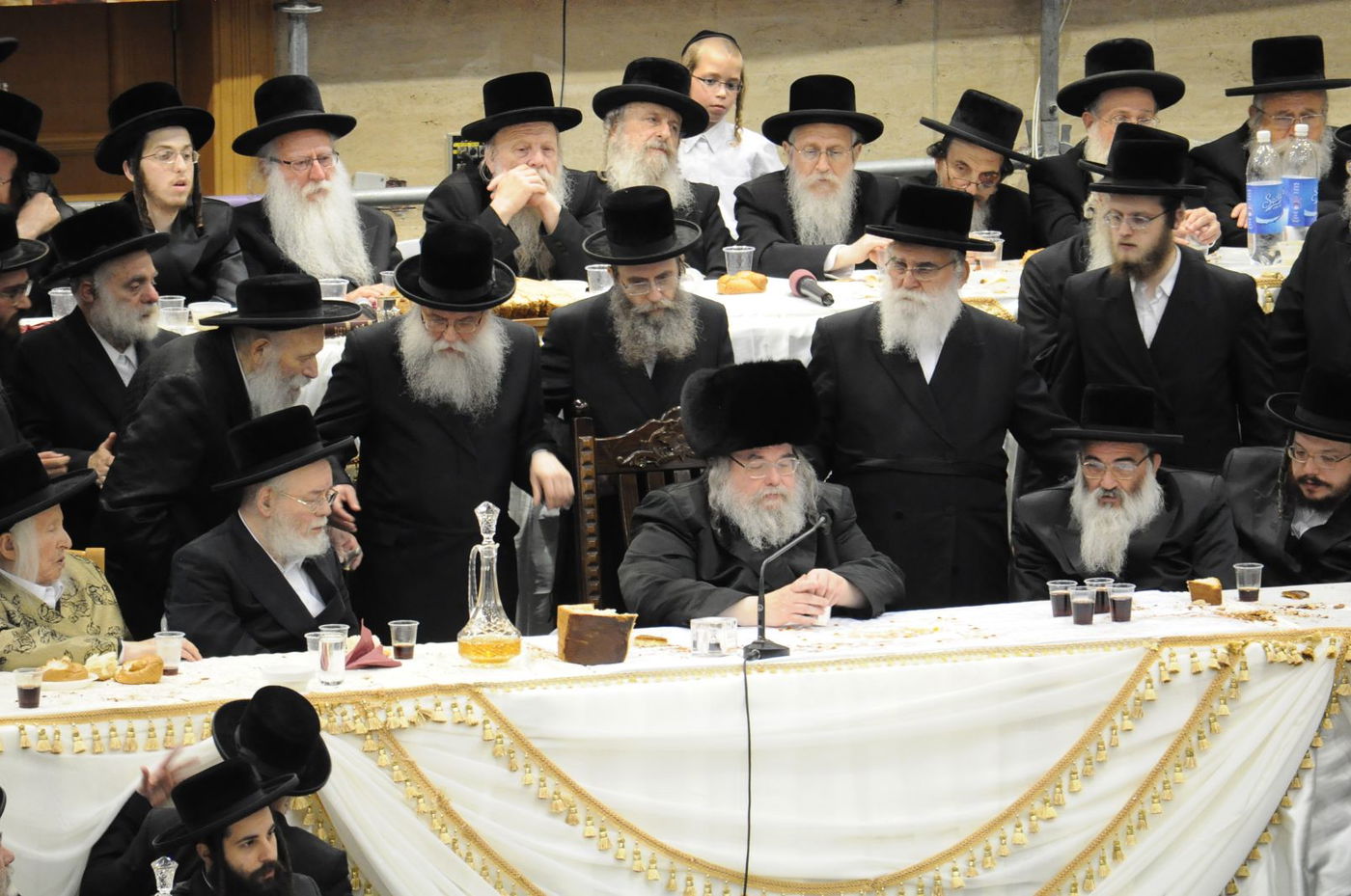 סגירת מעגל בבעלזא: חתונת הנכדה - בתאריך חתונת הנכד