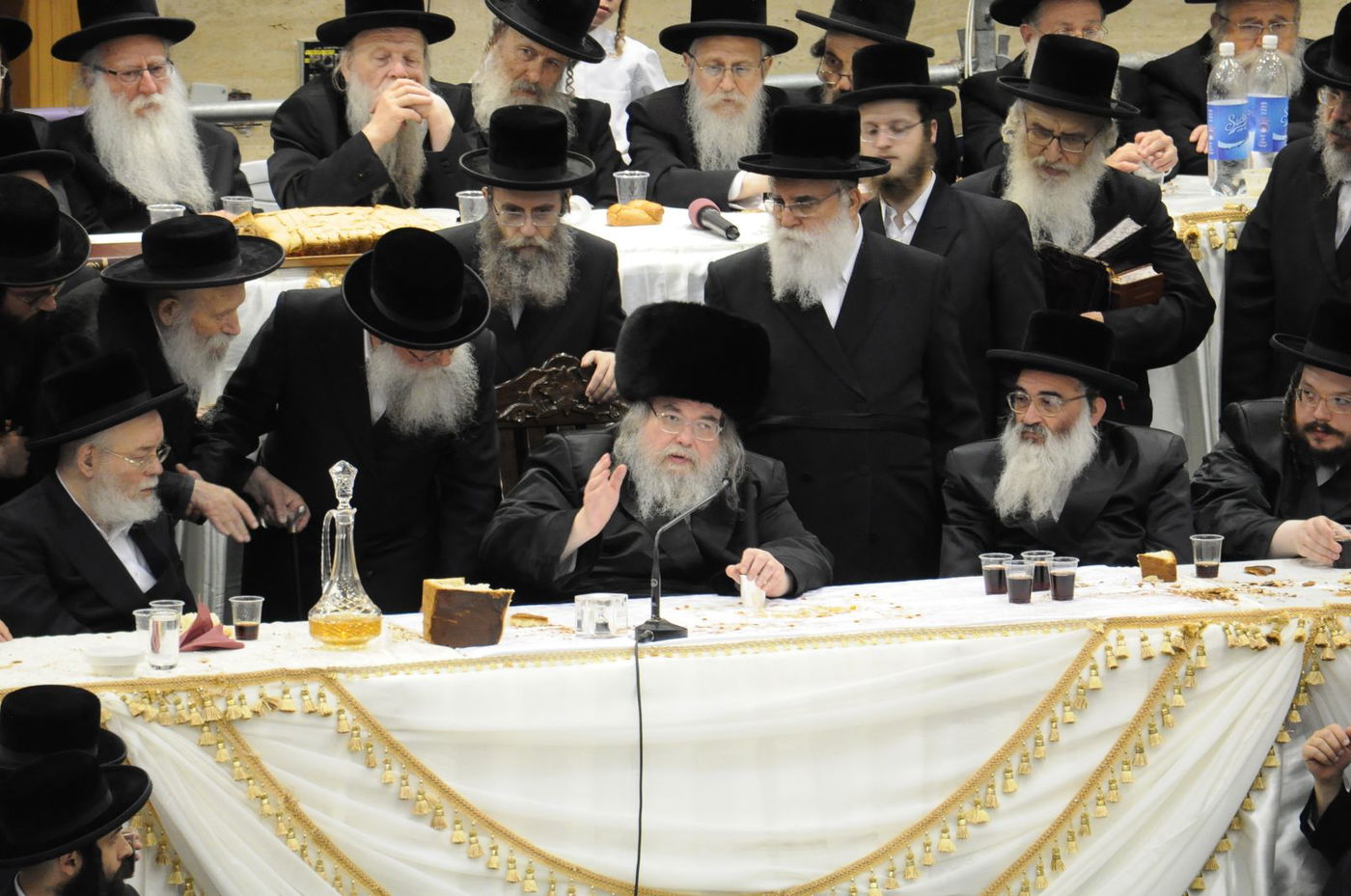 סגירת מעגל בבעלזא: חתונת הנכדה - בתאריך חתונת הנכד