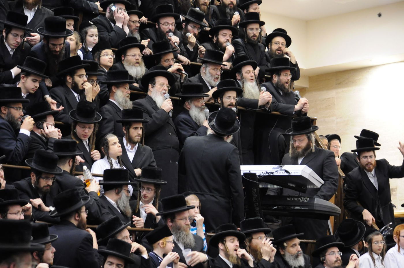 סגירת מעגל בבעלזא: חתונת הנכדה - בתאריך חתונת הנכד