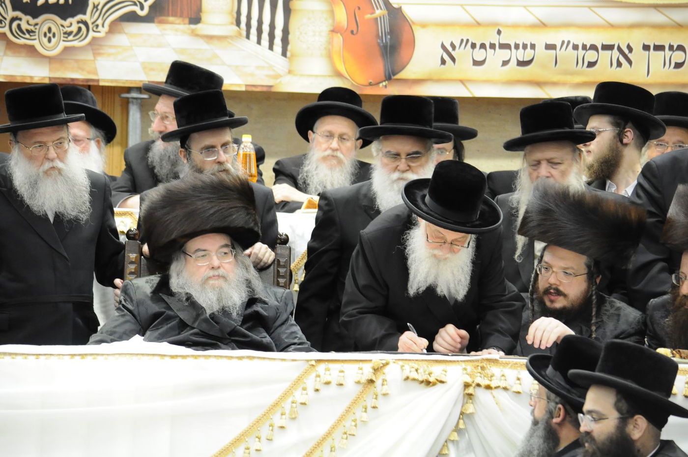 סגירת מעגל בבעלזא: חתונת הנכדה - בתאריך חתונת הנכד