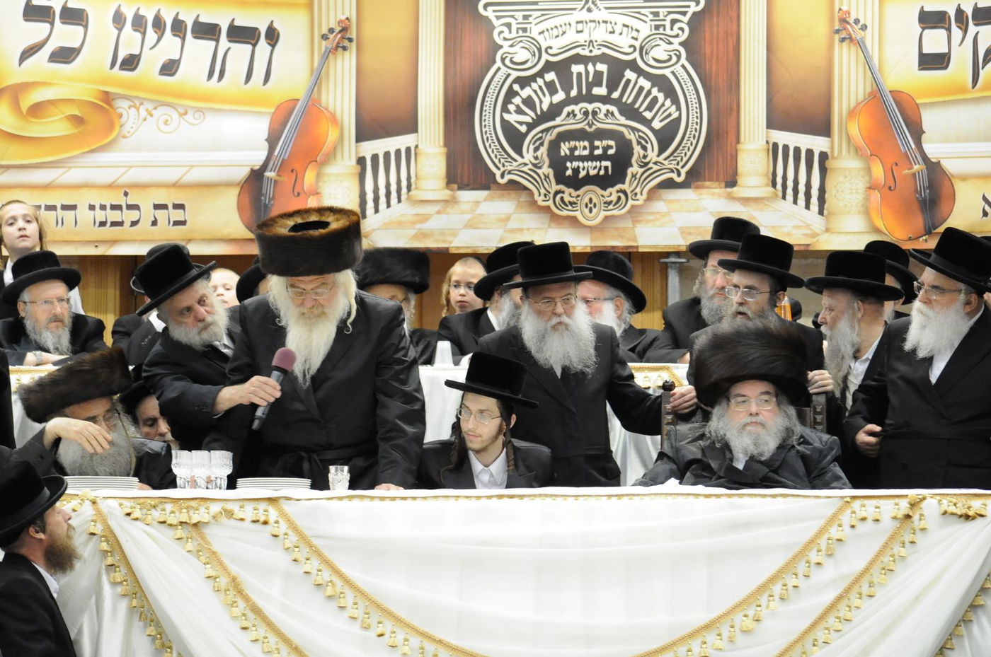 סגירת מעגל בבעלזא: חתונת הנכדה - בתאריך חתונת הנכד